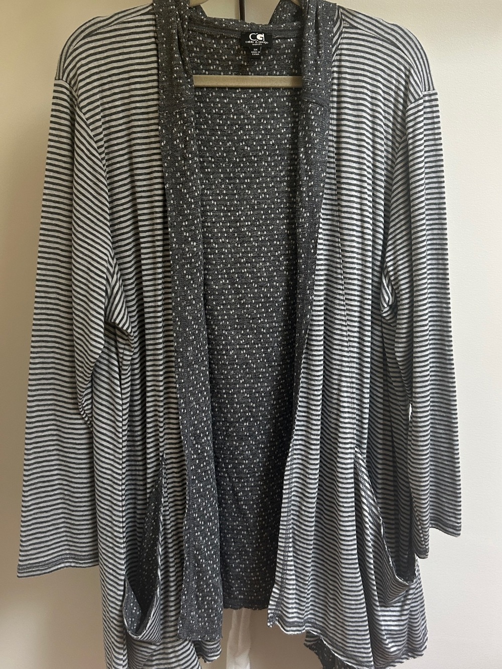 Cable & Gauge Gray and White Striped Open-Front Women's Cardigan